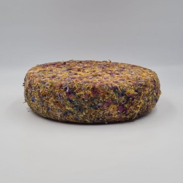 Tomme de chèvre aux fleurs